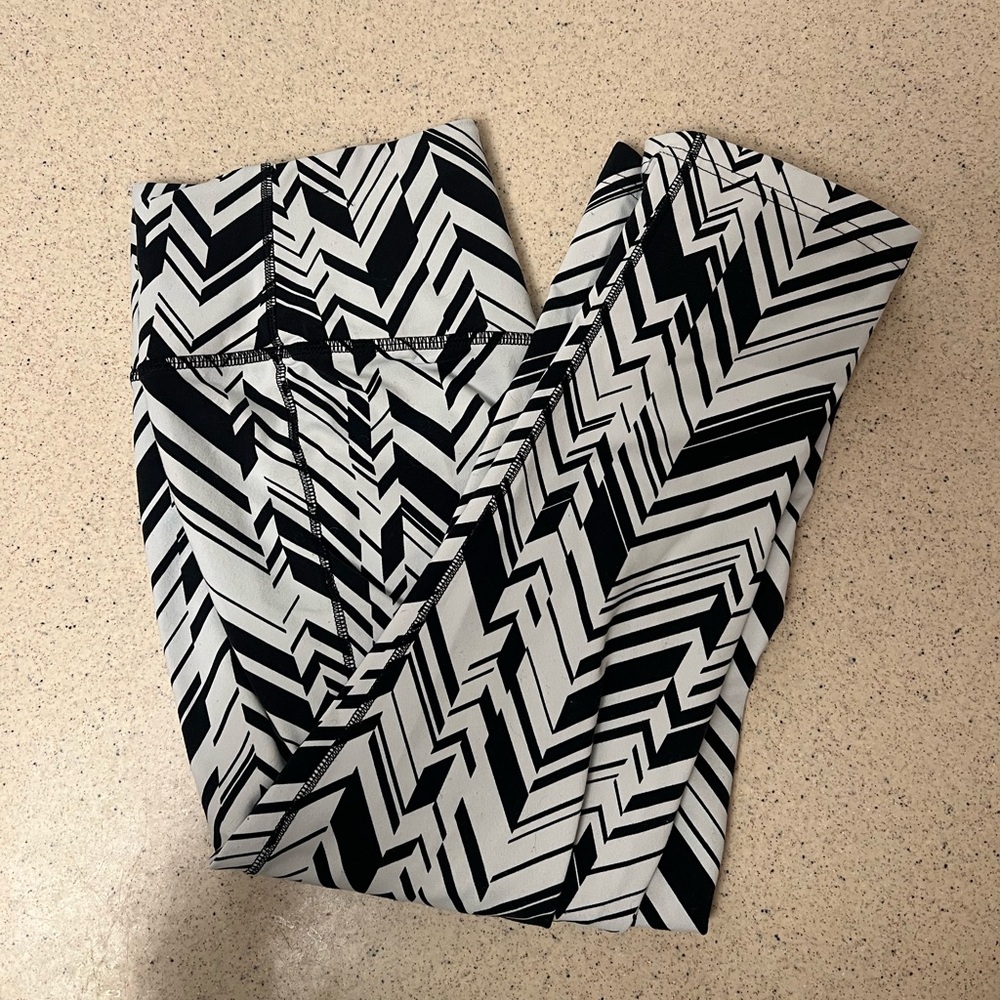 Nike Black and White Leggings - Size Small